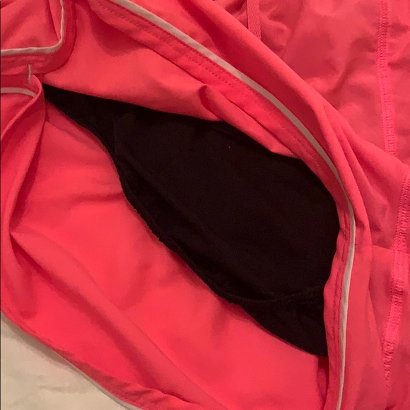 Under Armour Retro Shorts - Picture 6 of 6